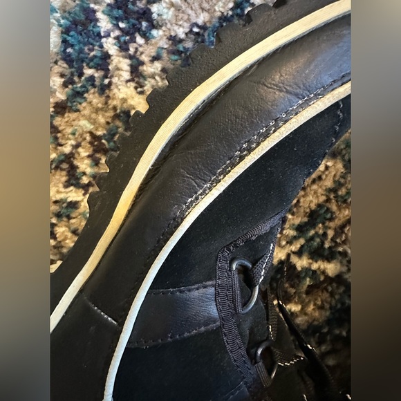 Sorel Tivoli II Women’s Waterproof Suede Snow Boot | Size 7 | Black and white - Picture 6 of 9